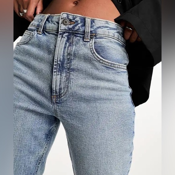 ASOS  straight leg, mom jeans 26 ( runs small) - Picture 2 of 10